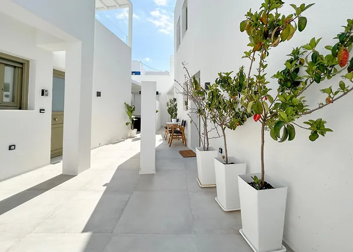 Дом отдыха Joelia In Paros With Private Jacuzzi! Науса