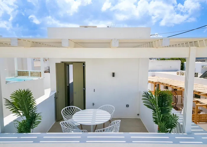 Дом отдыха Joelia In Paros With Private Jacuzzi! *