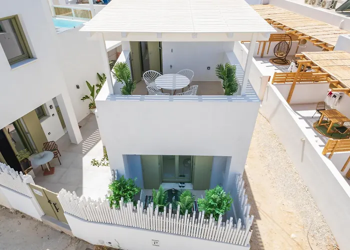 Дом отдыха Joelia In Paros With Private Jacuzzi! *