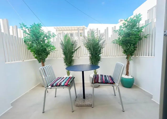 Дом отдыха Joelia In Paros With Private Jacuzzi!