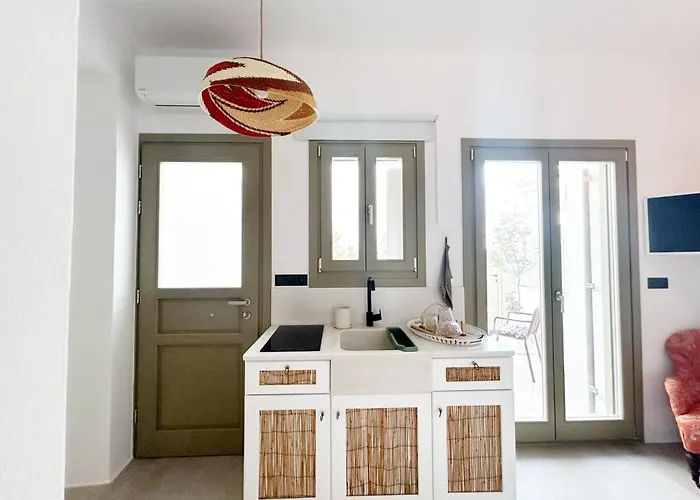 Дом отдыха Joelia In Paros With Private Jacuzzi! *