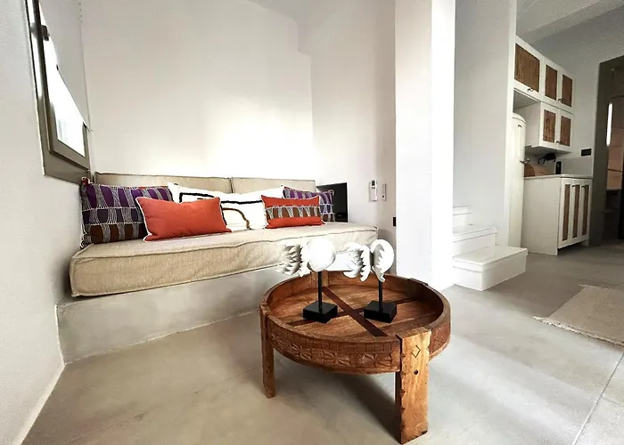 Дом отдыха Joelia In Paros With Private Jacuzzi!